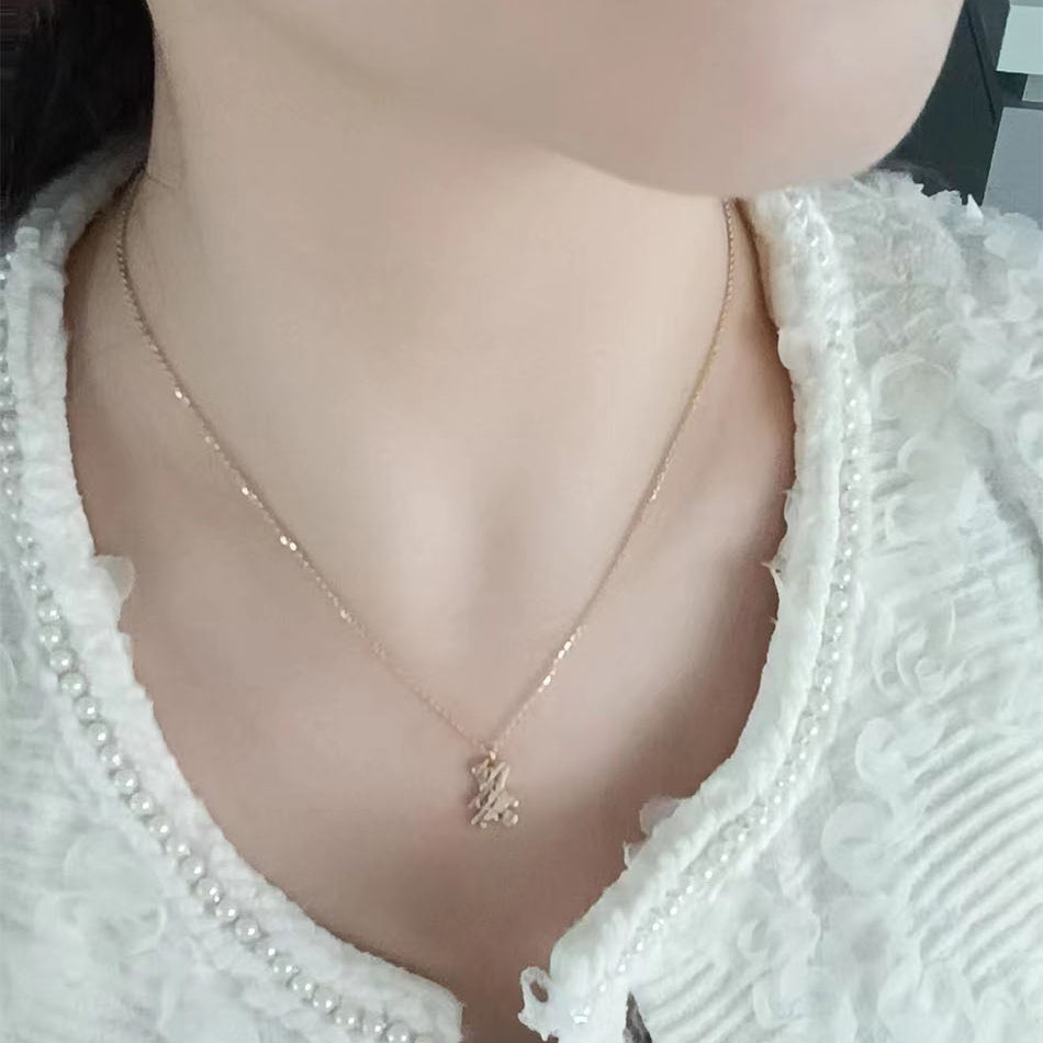 Adorable Bear Hug Necklace – Sweet & Meaningful Jewelry for Loved Ones
