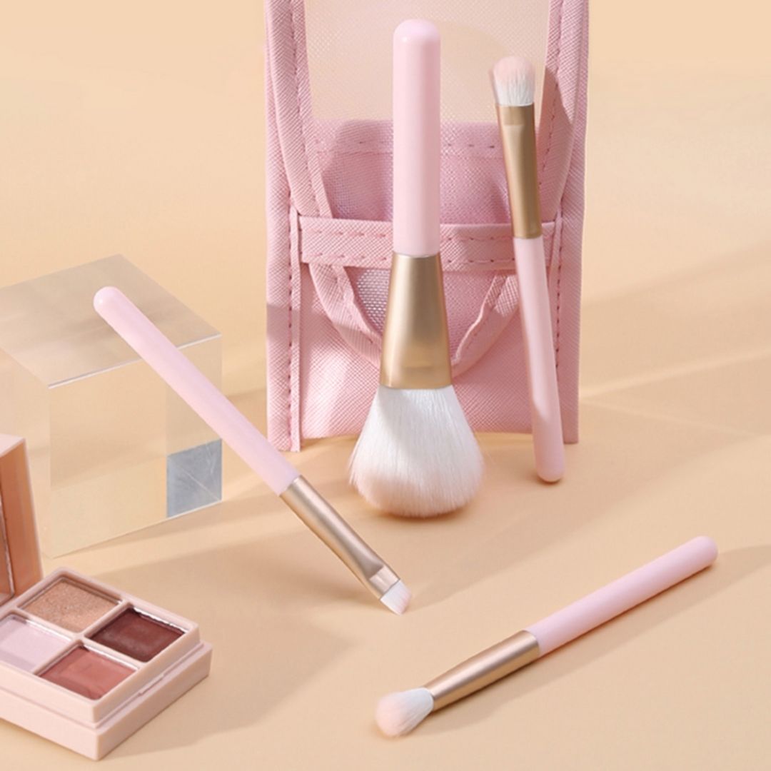 4-in-1 Makeup Brush Set – Essential Brushes for Blush, Powder, Contour & Eyeshadow